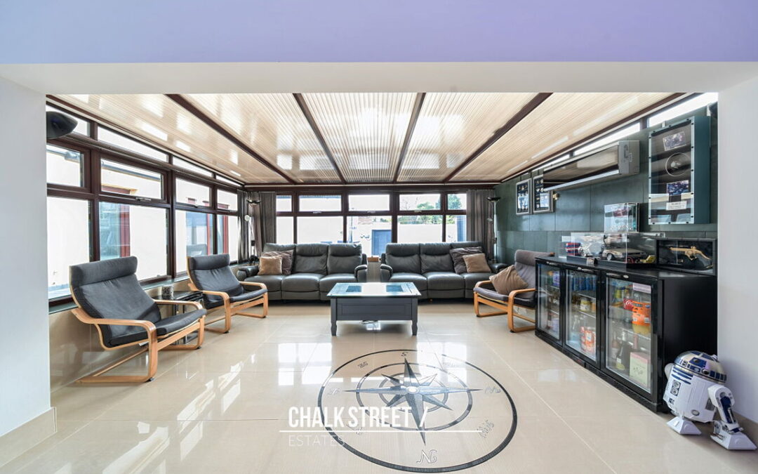 Lake Avenue, Rainham, RM13