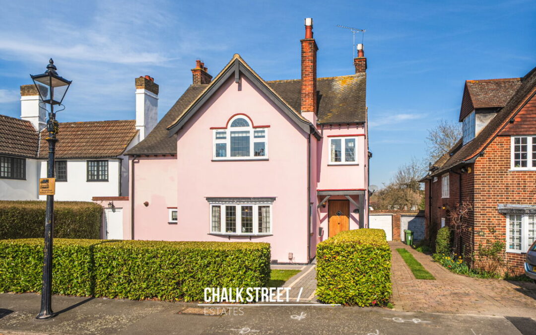 Reed Pond Walk, Gidea Park, RM2