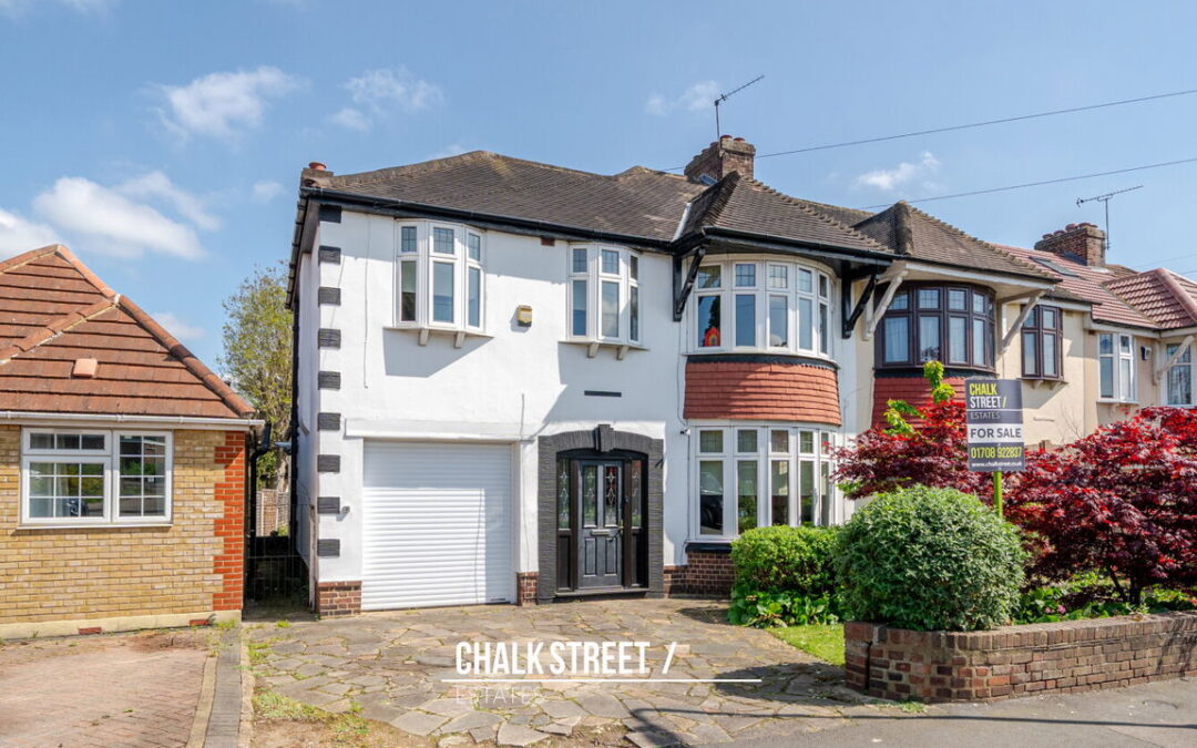 Hacton Lane, Hornchurch, RM12