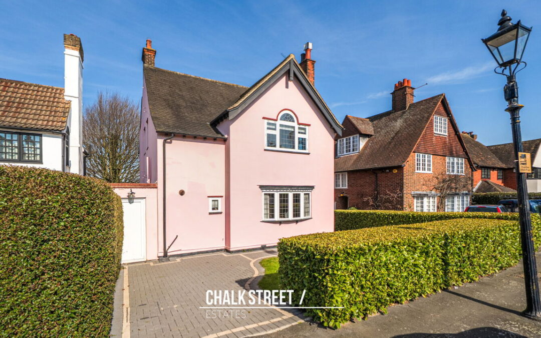 Reed Pond Walk, Gidea Park, RM2