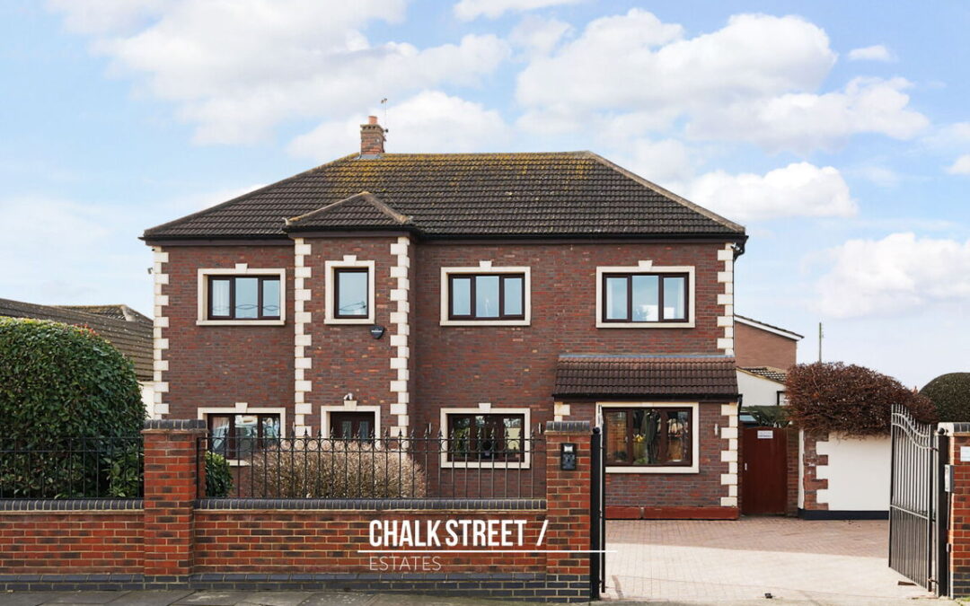 Lake Avenue, Rainham, RM13