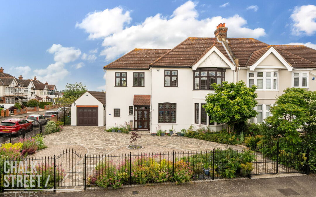 Engayne Gardens, Upminster, RM14