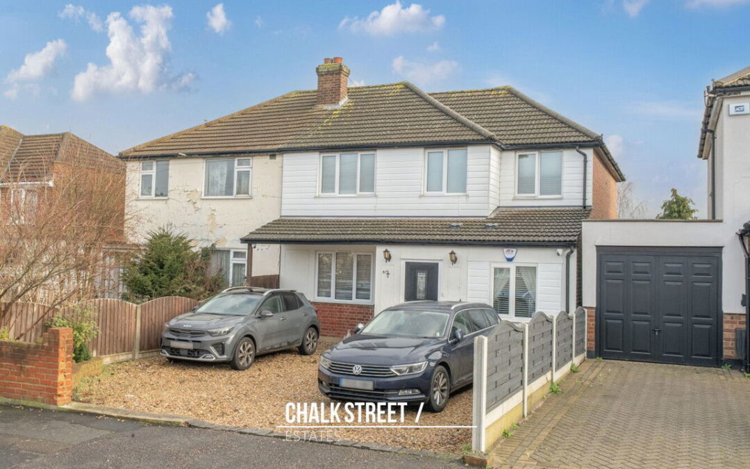 Lawns Way, Collier Row, RM5