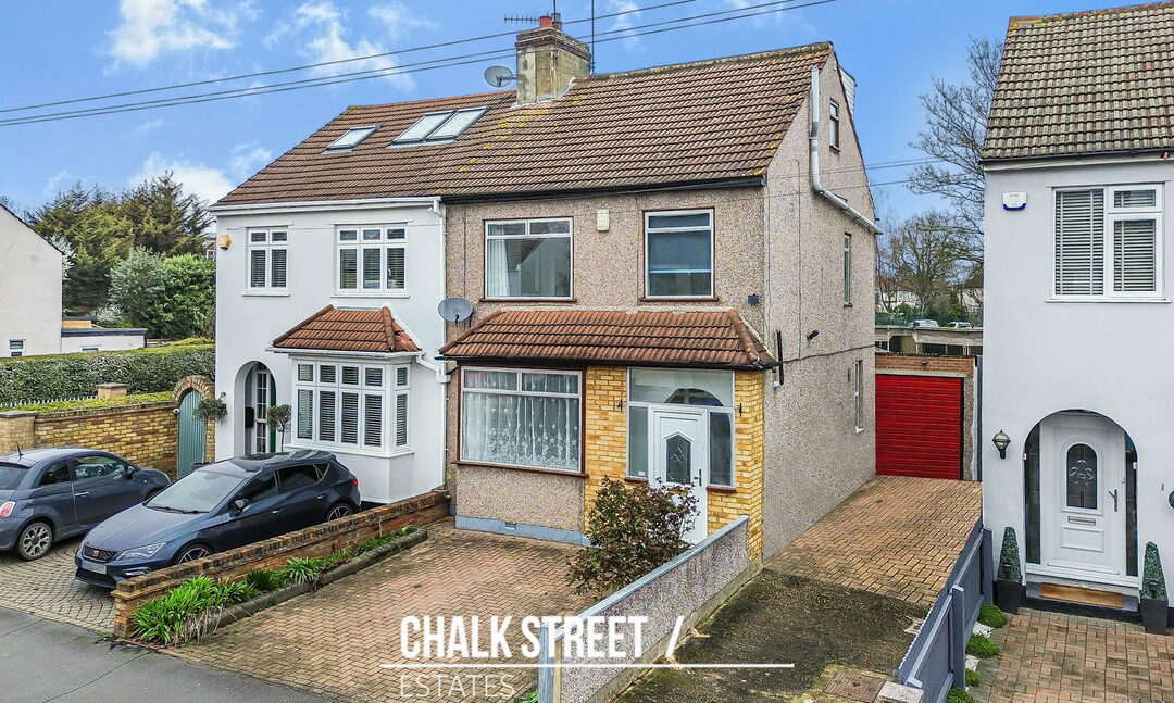 Standen Avenue, Hornchurch, RM12