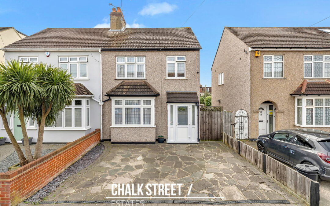 Standen Avenue, Hornchurch, RM12