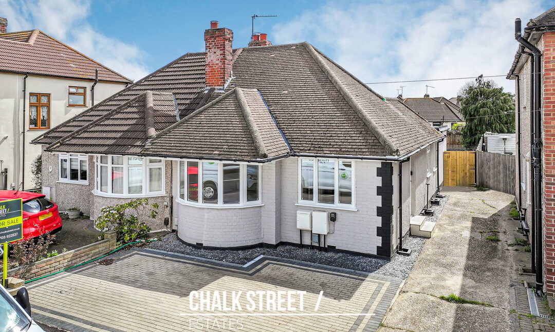 Eyhurst Avenue, Hornchurch, RM12