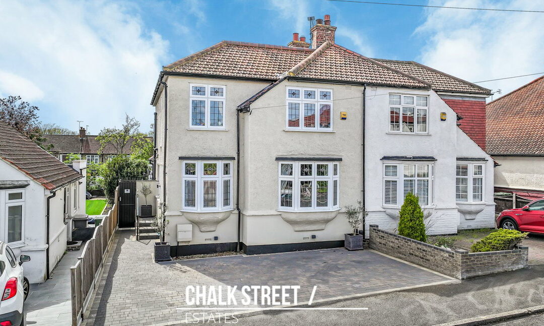 Whitethorn Gardens, Hornchurch, RM11