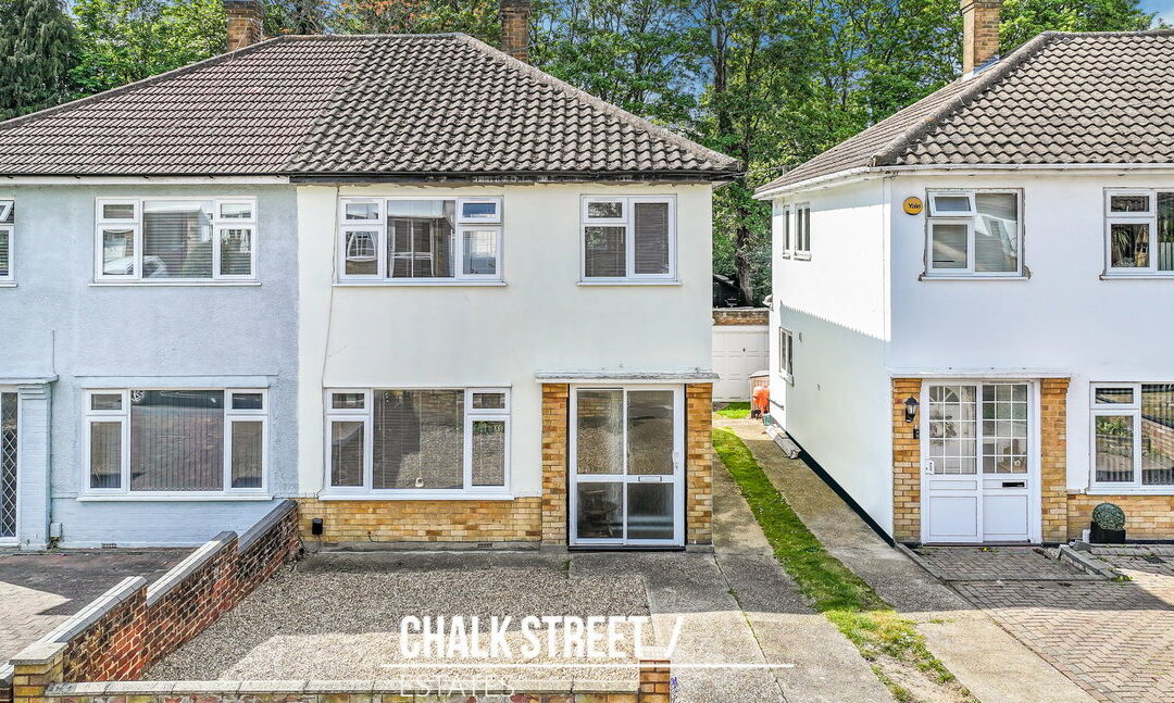 Grey Towers Gardens, Hornchurch, RM11