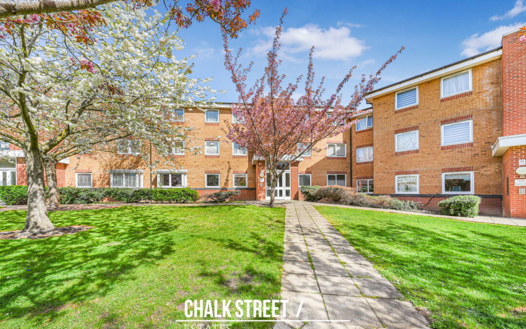 Warwick Close, Hornchurch, RM11